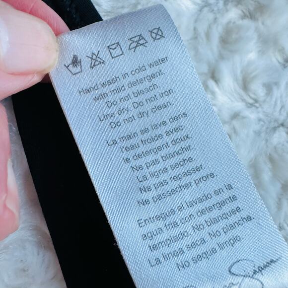 Jessica Simpson Black Halter Padded Bikini Top Size Small - Picture 7 of 7